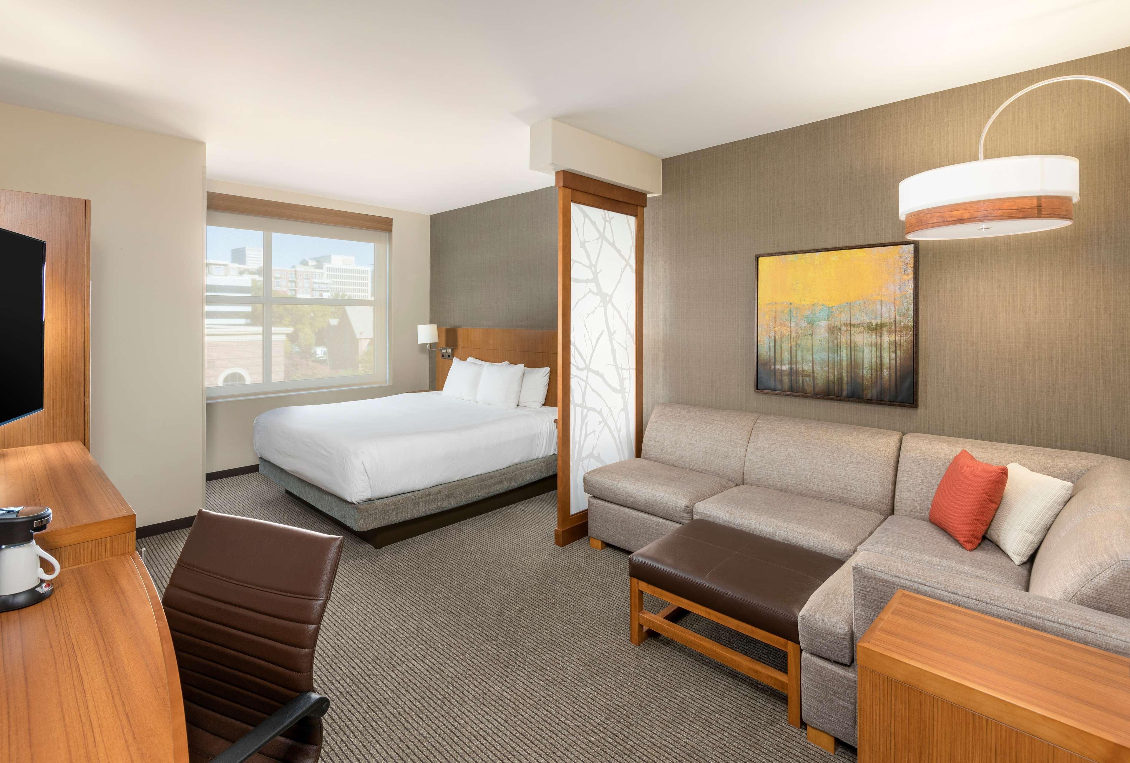Hyatt Place Greenville Downtown Exterior photo